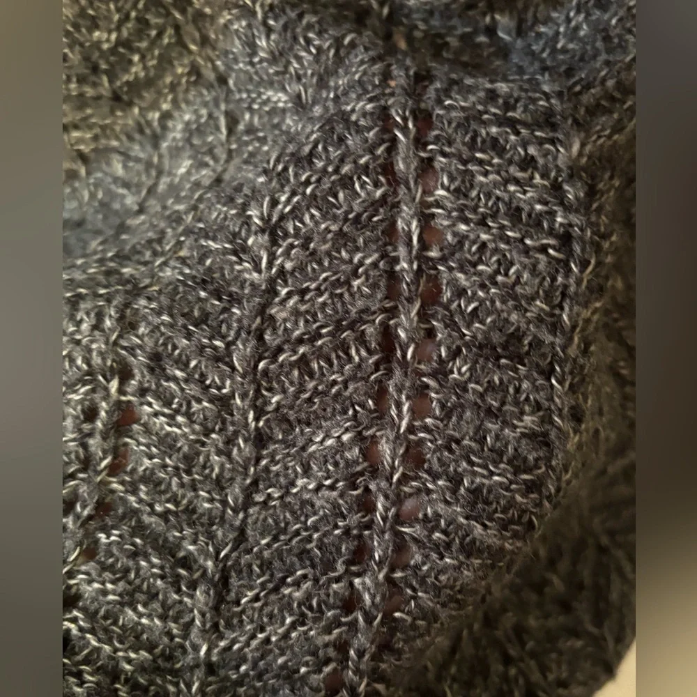 Mixed stitch color blocked sweater - Picture 3 of 5